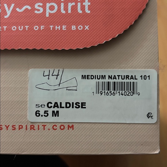 Easy Spirit Women's Beige Flats - Picture 9 of 11